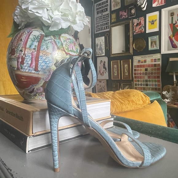 Lulu’s Light Blue Crocodile Stilettos - Picture 2 of 3